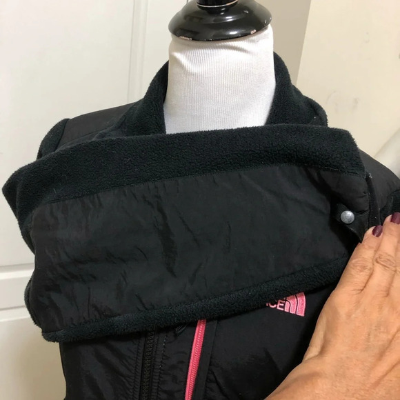 The North Face fleas jacket with pink zipper - Picture 4 of 9
